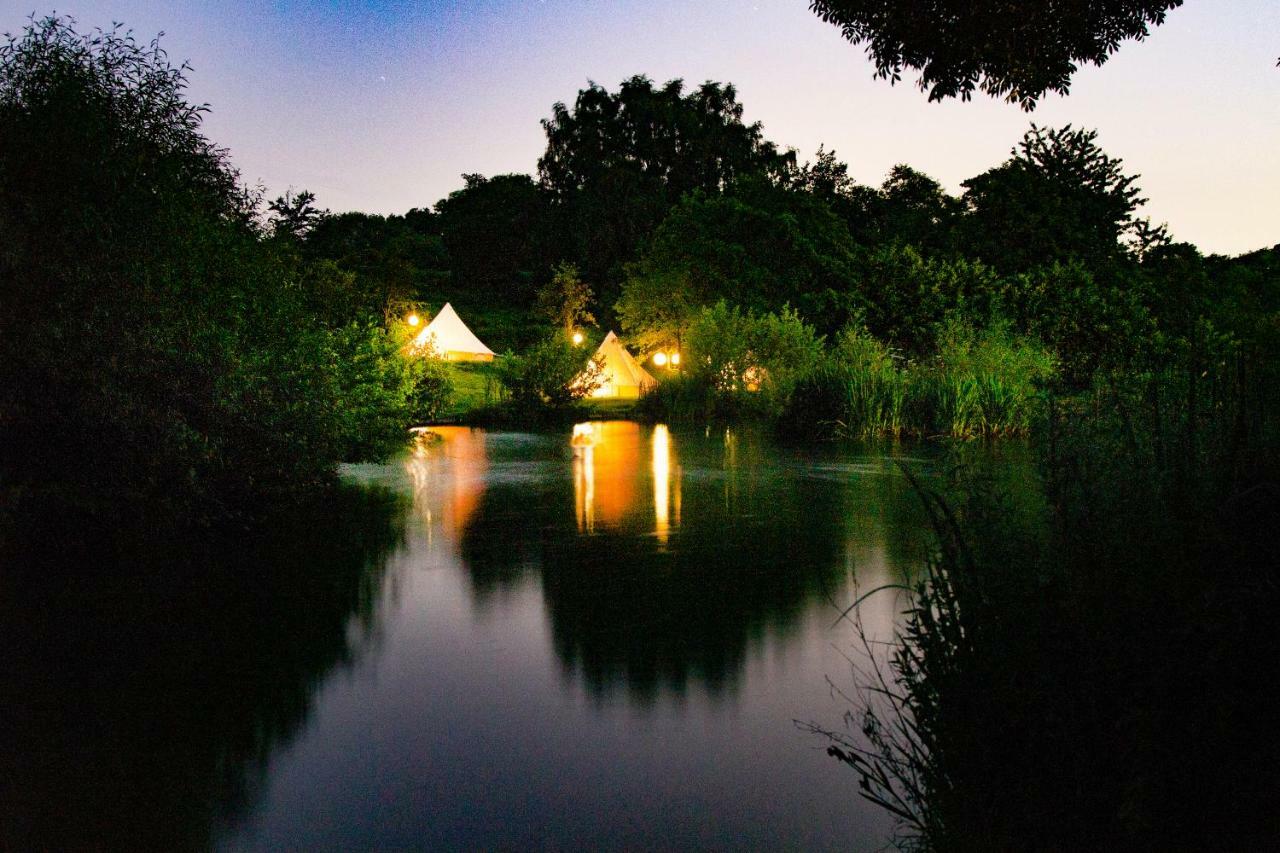 Отель Lloyds Meadow Glamping Честер Экстерьер фото
